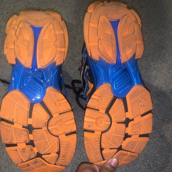 Balenciaga runner ( one minor crease in left shoe) - Picture 5 of 6